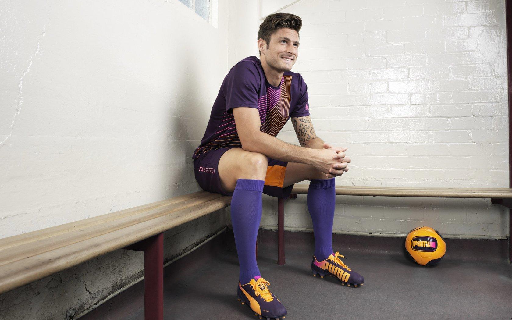 罗马诺独家，拜仁审慎评估雅克松未来，球员蓝桥生涯已注定终结