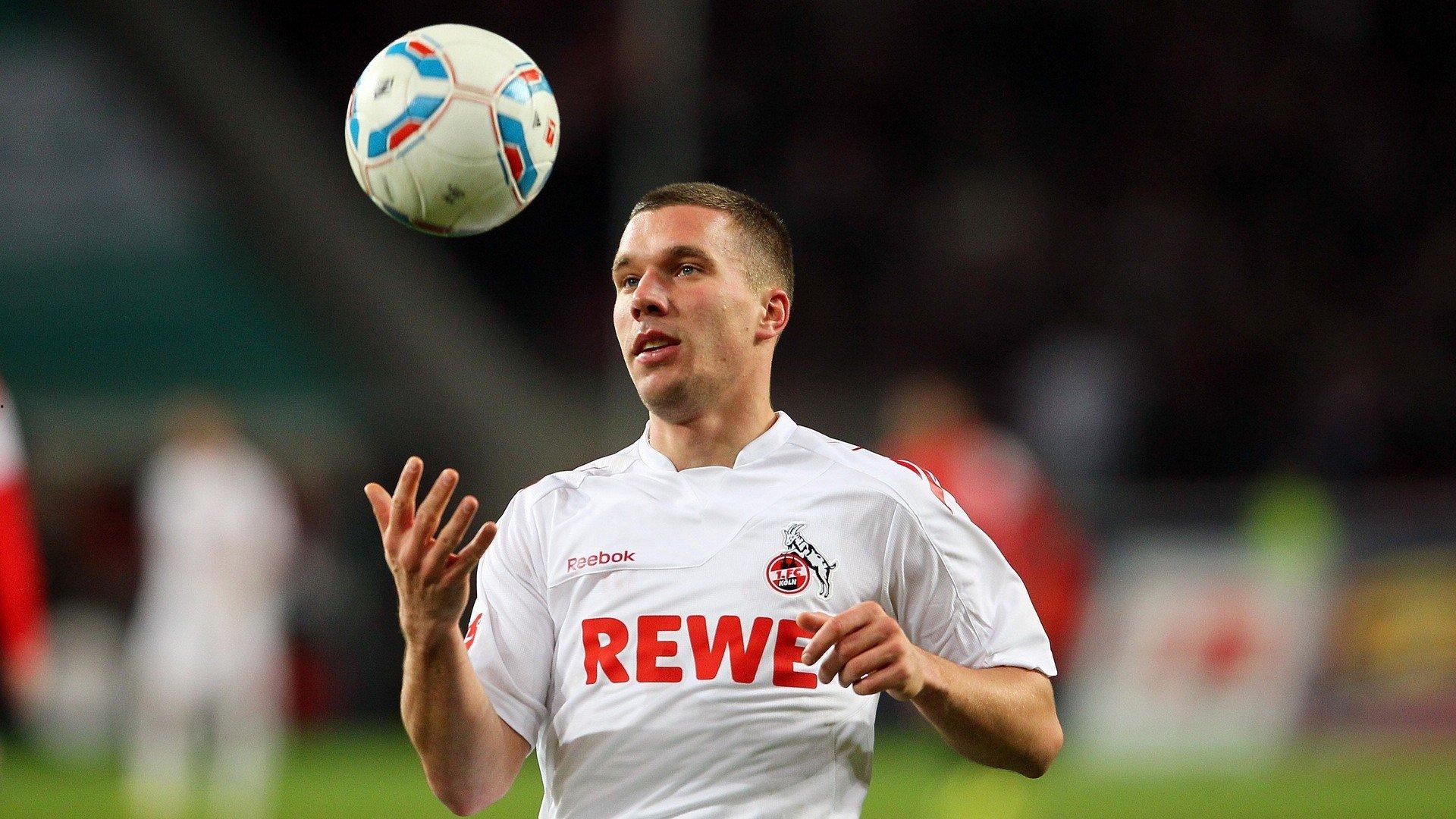 梅洛力挺劳塔罗，他是世界前三中锋，并炮轰德波尔毫无执教能力